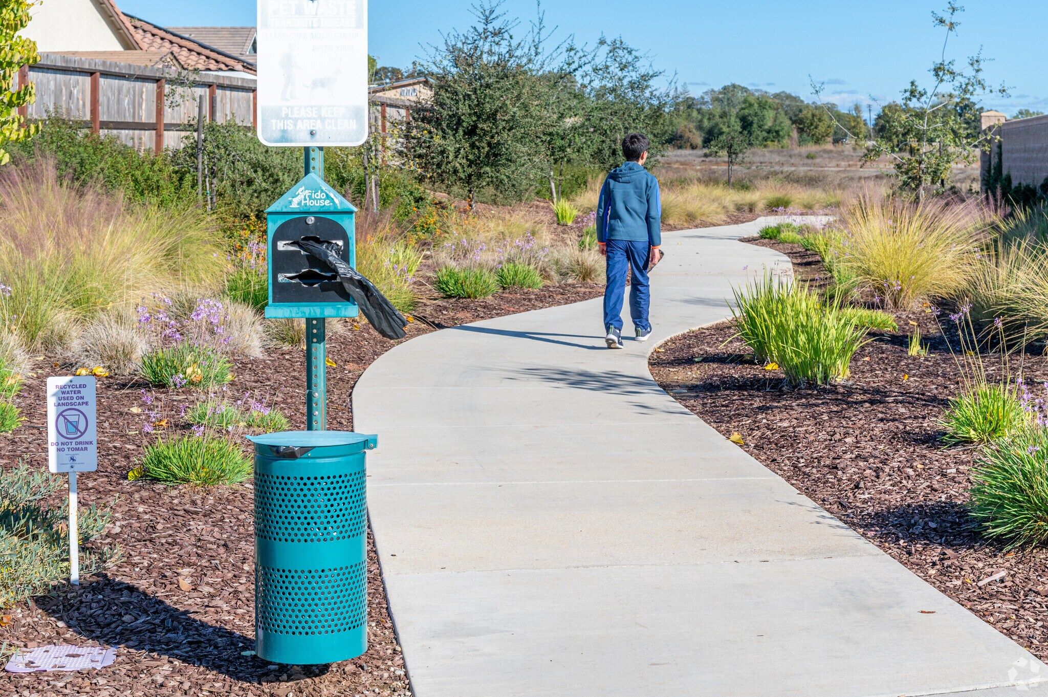 There are paved walking paths located around Rancho Murieta.
