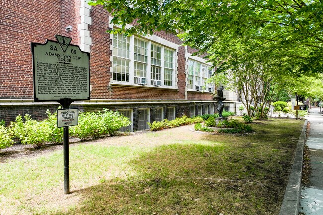 A street-level view of Bellevue Elementary School.