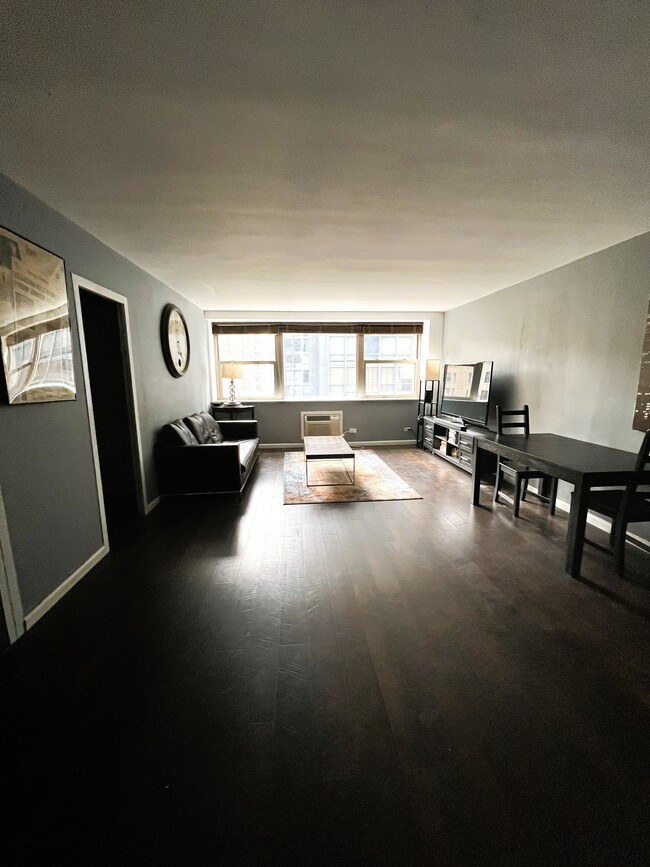 253 E Delaware Place Unit 7E, Chicago, IL 60611