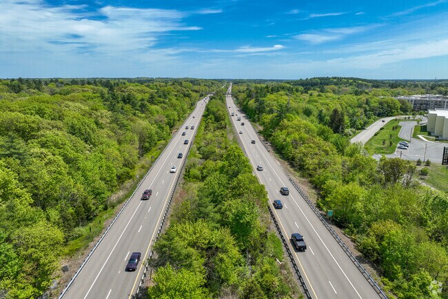 Rte 3 is a convenient motorway that can take residents of Rockland all the way to Cape Cod.