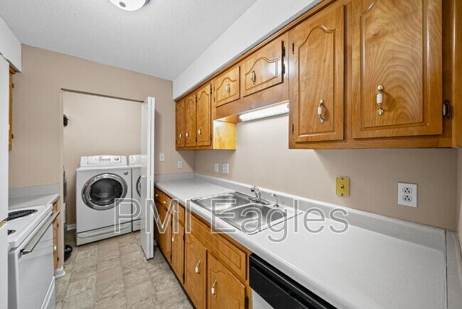 263 White Oak Rd unit C, Clarksville, TN 37040 - photo 5