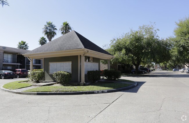 8950 Glencrest, Houston, TX 77061 - photo 4