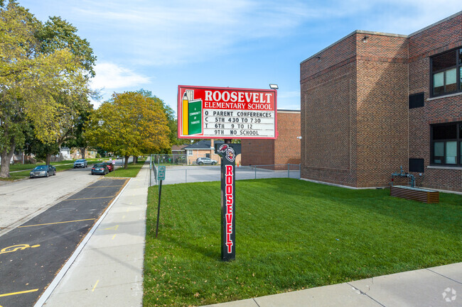 Roosevelt Elementary School has a student-teacher ratio of 15 to 1.
