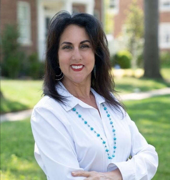 Elizabeth Tucker Real Estate Agent in Massapequa, NY