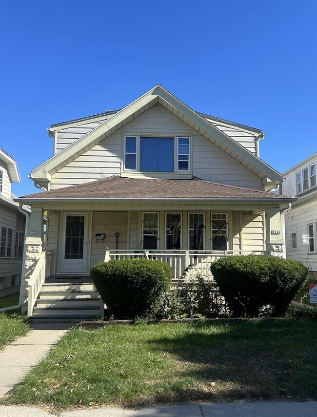 1222 S 74th St Unit LOWER, West Allis, WI 53214