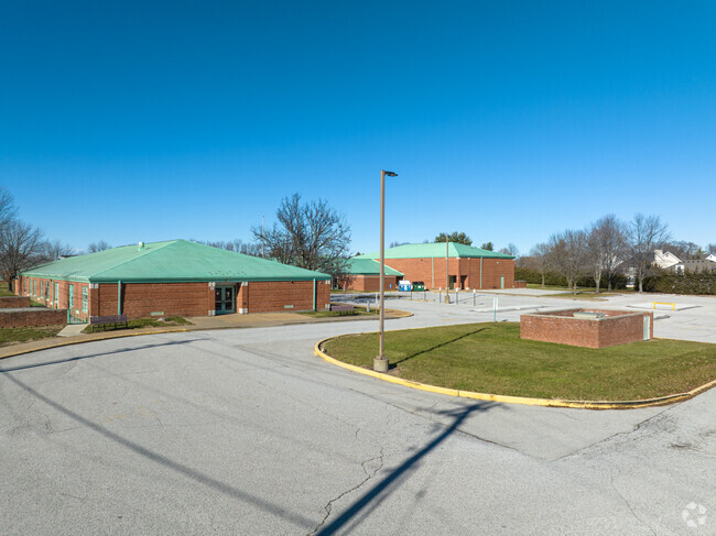 Barrington Elementary School has an overall C- grade on Niche.