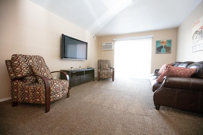Boulder Creek Apartments, Toledo, OH 43614 - photo 3