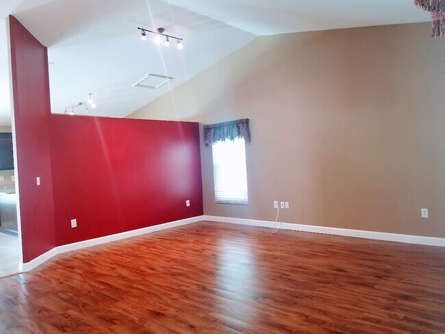 2908 Shannon Cir, Palm Harbor, FL 34684 - photo 5