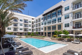 1011 W 34th St, Houston, TX 77018