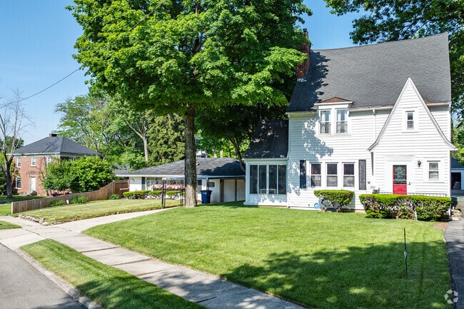 College Hill offers a wide variety of house styles within the neighborhood.