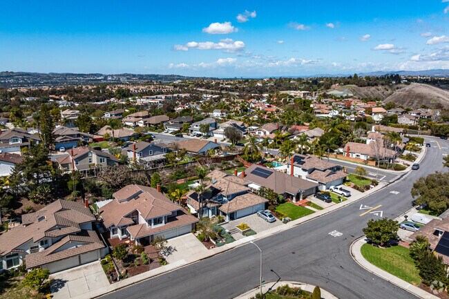 Colinas de Capistrano blends luxury living with nature, offering stunning coastal landscapes.