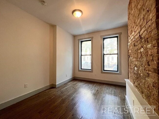 1351 Hancock St unit 2L, New York, NY 11237 - photo 4