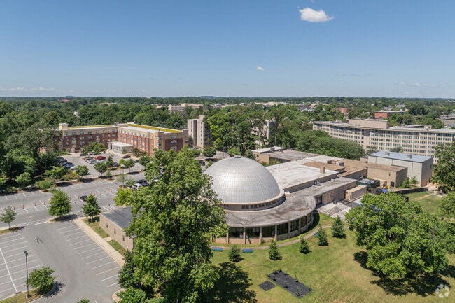 Bnos Yisroel of Baltimore provides a strong academic and religious education.