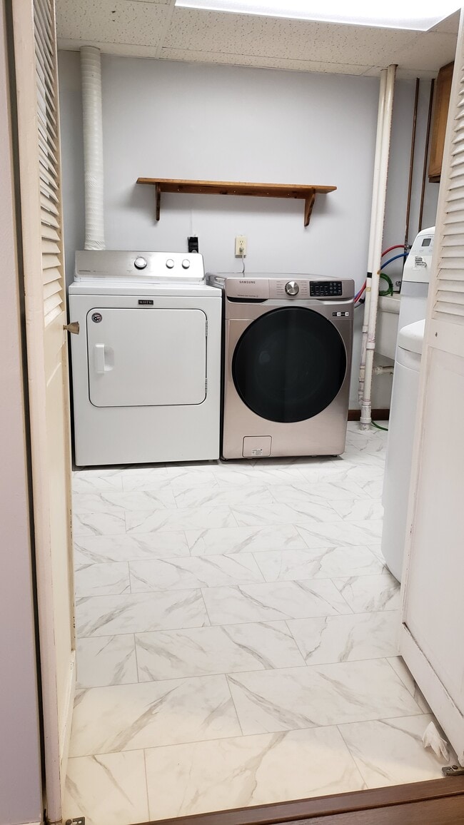 880 Pontiac Ln, Chanhassen, MN 55317 - photo 7