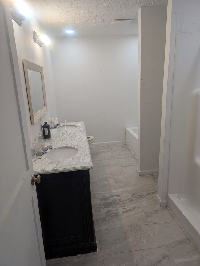 1680 E Whisnand Rd unit 7, Bloomington, IN 47408 - photo 2