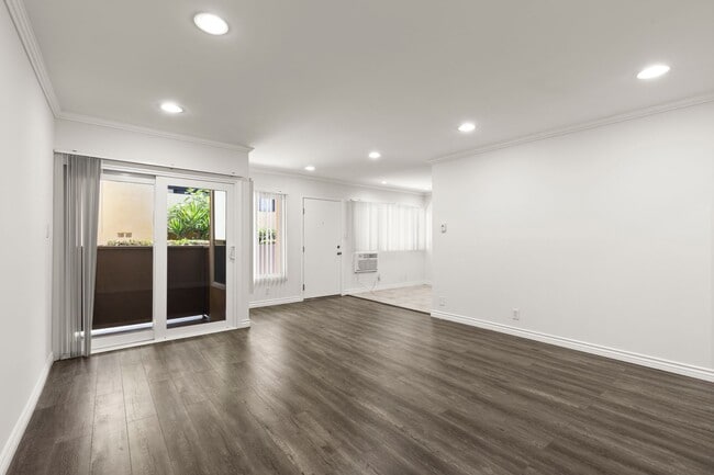 Cozy Perfect Location Three Bedroom Availa..., West Hollywood, CA 90048 - photo 3