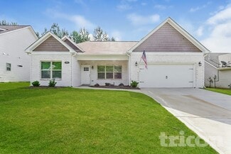 1576 Queen Elizabeth Dr, Locust Grove, GA 30248