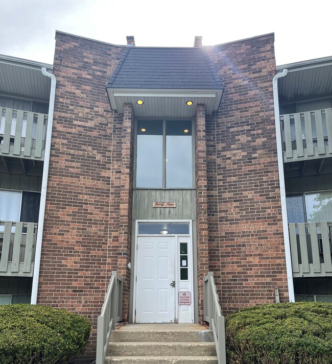 51 Surrey Dr, Elgin, IL 60123