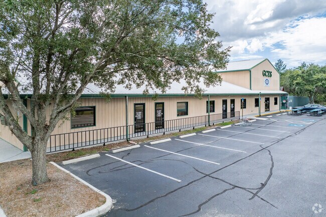 Gulf Coast Elementary School has a student-teacher ratio of 37 to 1.