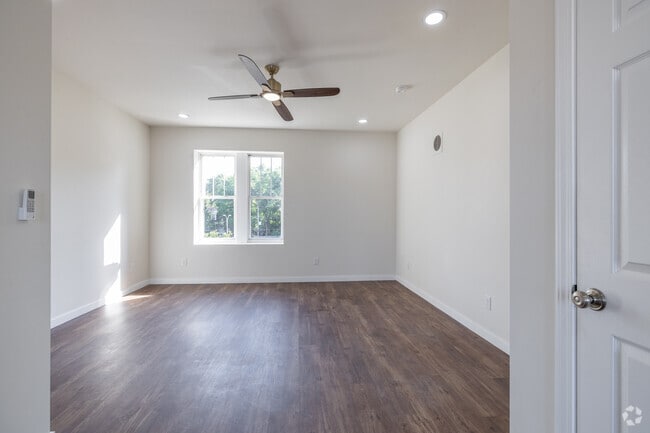 2BR, 1BA - 960SF - Living Room
