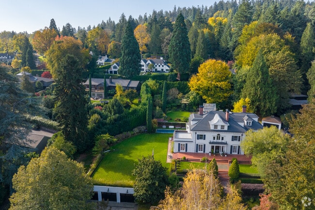 Homes with expansive yards occupy space in the center in Dunthorpe.