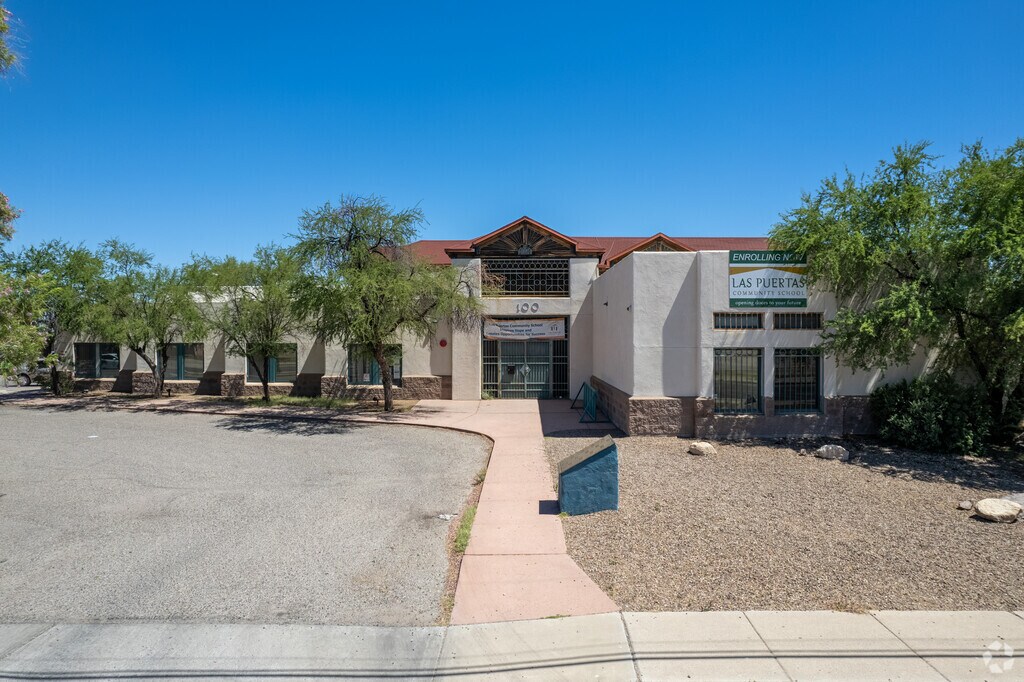 Las Puertas Community School serves grades 612.