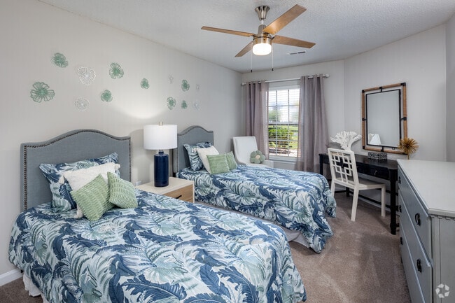 Secondary bedroom from doorway.