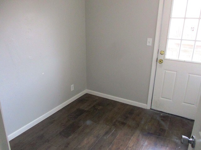 204 W Shelbourne Dr, Normal, IL 61761 - photo 7