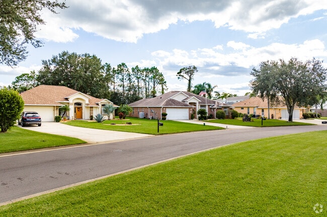 A row of colorful single family homes with attached garages in Ormond Lakes.