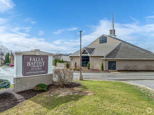 Students in Menomonee Falls can attend Falls Baptist Academy.