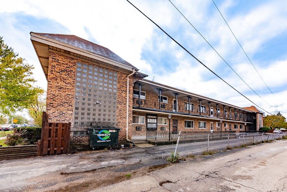 9450 Washington St unit 2B, Niles, IL 60714 - photo 1