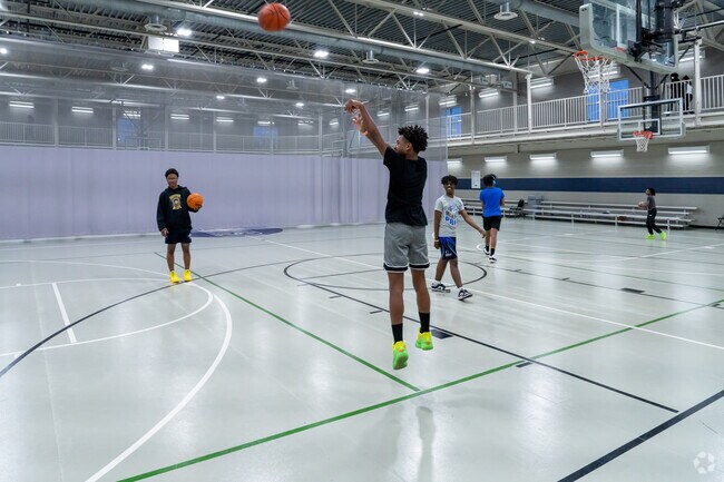 The South Holland Community Center has a large basketball court.