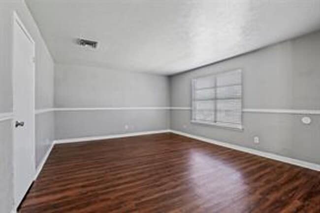 Ennis Place Apartments: Leasing Specials! Great location & Upgrades!, Ennis, TX 75119 - photo 6