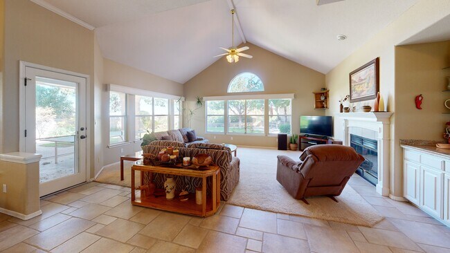 908 Via Corta Ct, El Paso, TX 79912 - photo 2