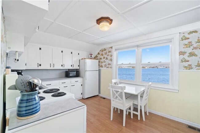 15 Cedar Ave, Portsmouth, RI 02871 - photo 5