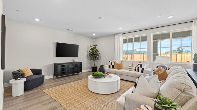 185 Golden Gate Ln, Vacaville, CA 95687 - photo 5