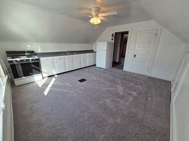 3959 Hazel Ave unit 3959 Hazel Ave. Apt, Cincinnati, OH 45212 - photo 4