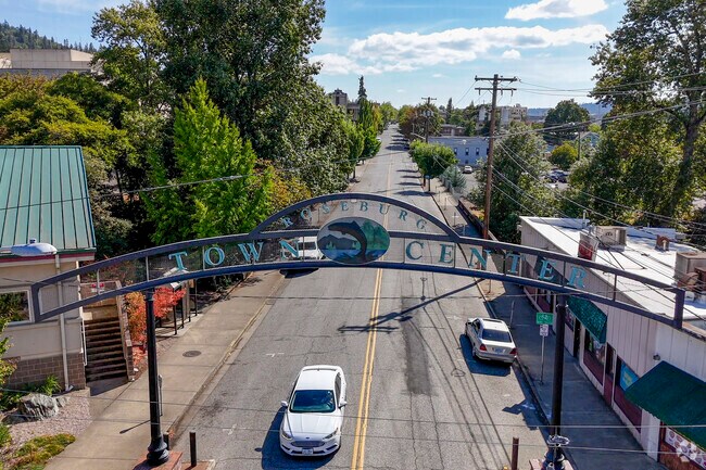 Downtown Roseburg has a lot of shops and restaurants.