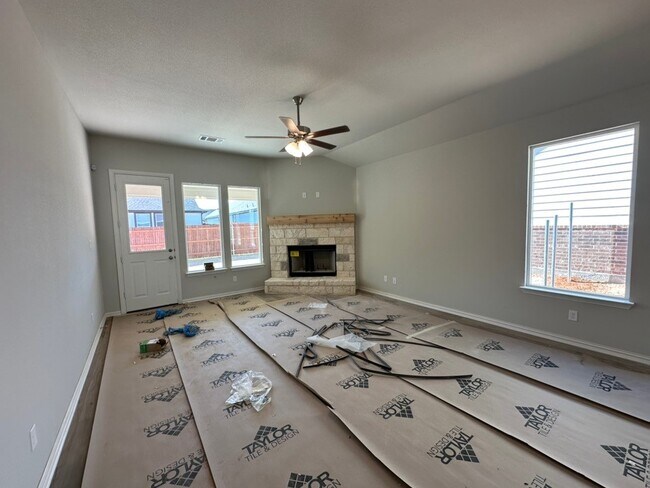 1244 Sabine River Ln, Springtown, TX 76082 - photo 5