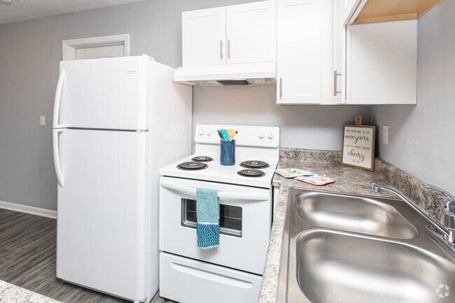 SPRING VALLEY FLATS, Evansville, IN 47715 - photo 6