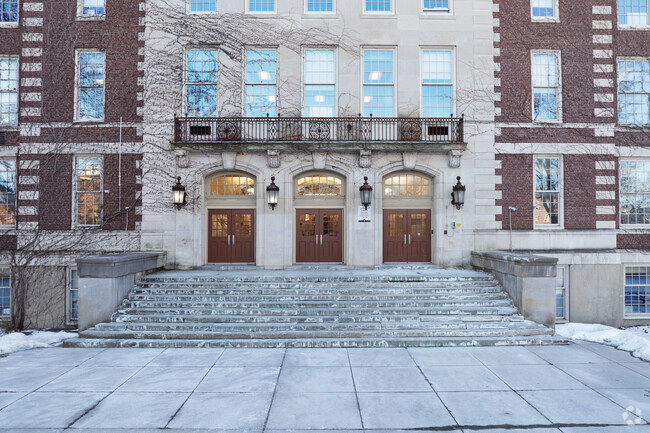 There are 651 students covering grades 9-12 at Pittsfield High School.