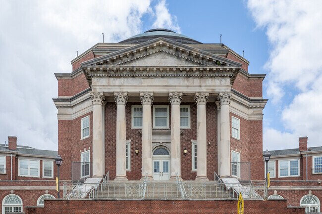 The Walnut Hills High School in Evanston boasts Colonial Revival architecture.