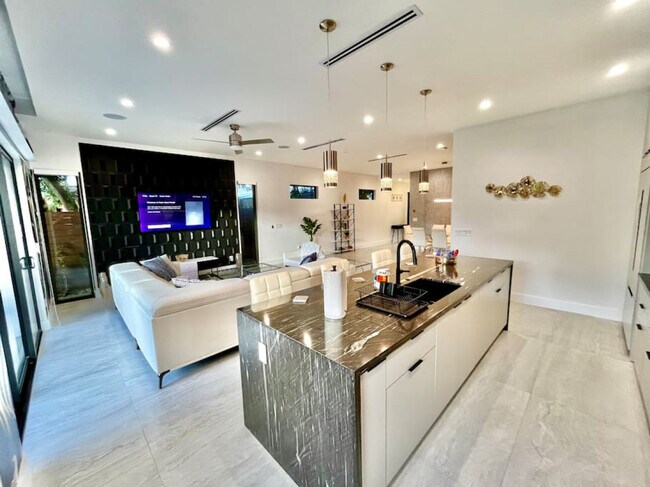 648 NE 16th Terrace unit ID1369641P, Fort Lauderdale, FL 33304 - photo 6