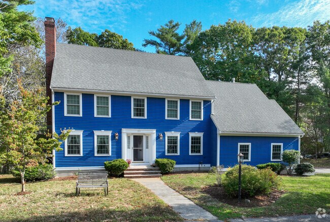 Larger Colonial Revivals make up most of the Centerville neighborhood.