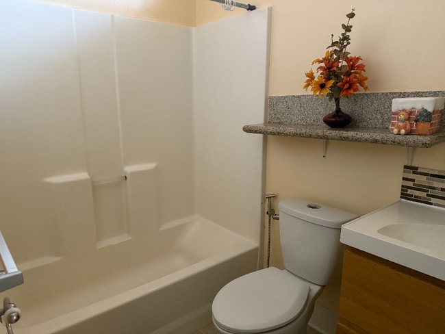 2 Horst Ave, Artesia, CA 90701 - photo 7