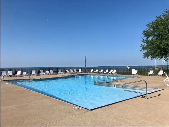 206 W Lakeshore Dr unit 206 Lakeshore Unit C, Port Clinton, OH 43452 - photo 4