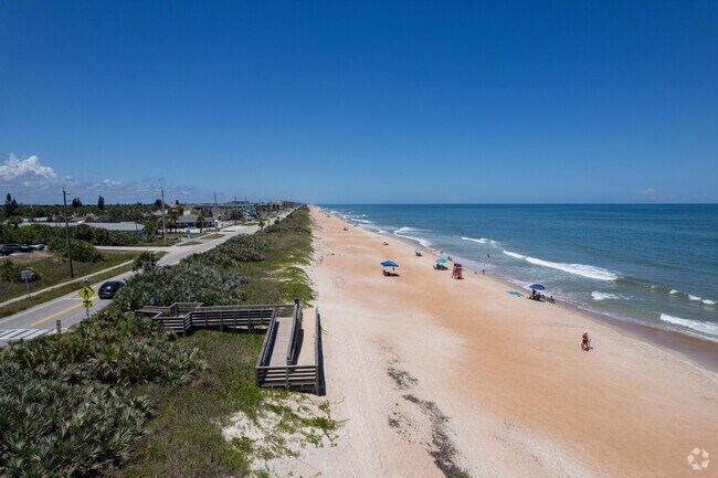 The Michael Crotty Bicentennial Park features its own private access to the Ormond Beach.