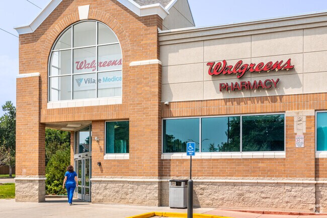 Popular chains serve the Brown Farm community.