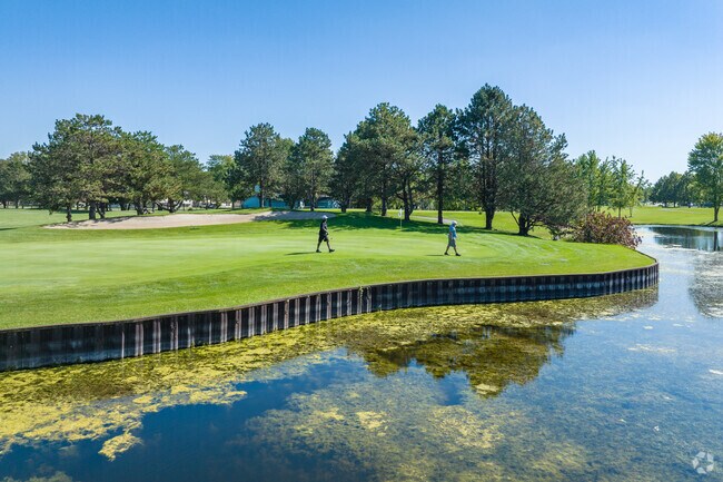 Chicago Heights Park District Golf Pavilion is an excellent golf course in North End.