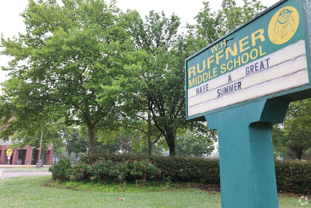 Ruffner Middle School received a C- from Niche.